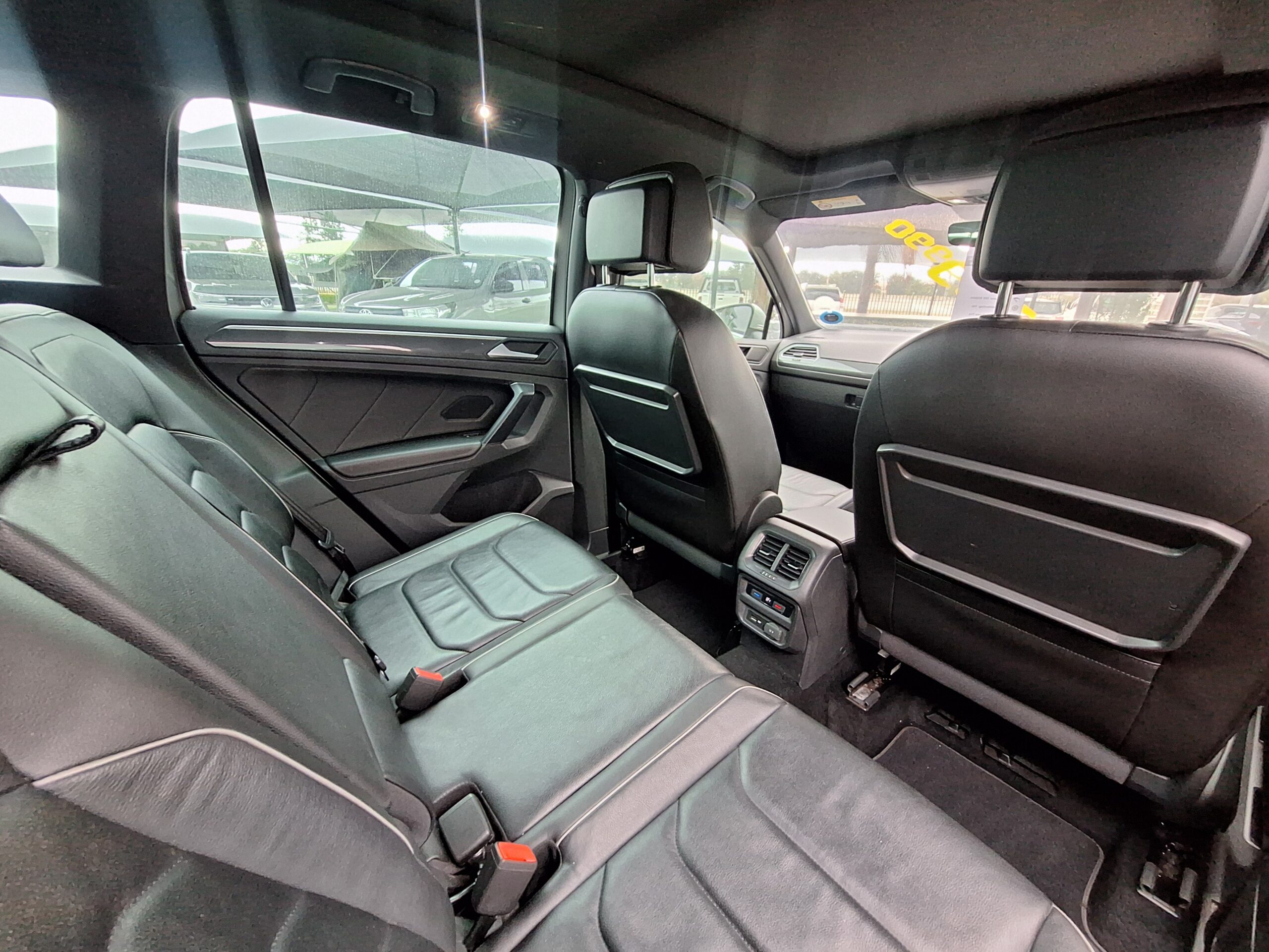 2020 Volkswagen Tiguan 2.0TDi Highline 4Motion R-Line DSG - Image 11