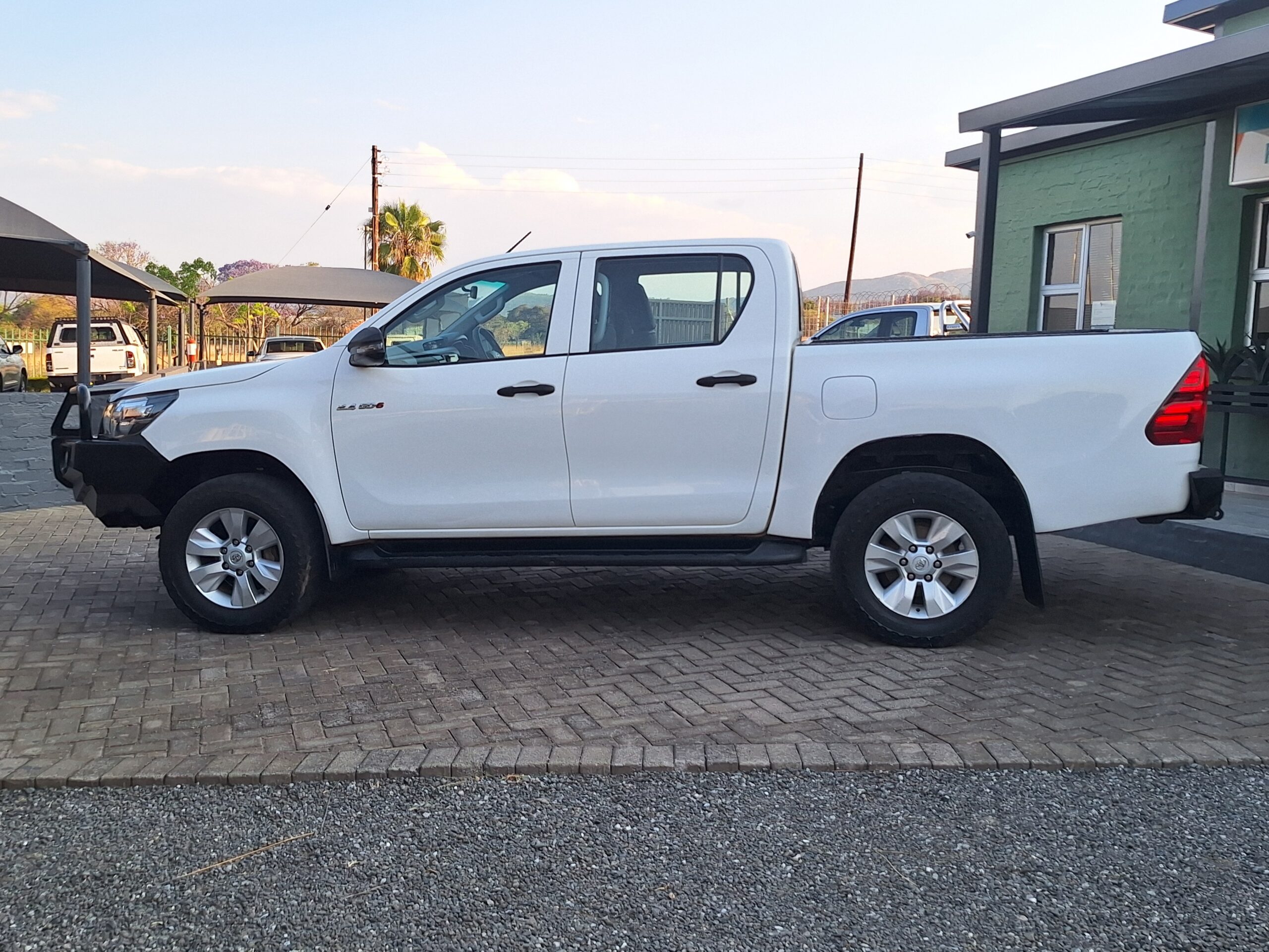 2019 Toyota Hilux 2.4 GD-6 SRX 4x4 Double-Cab M/T - Image 4