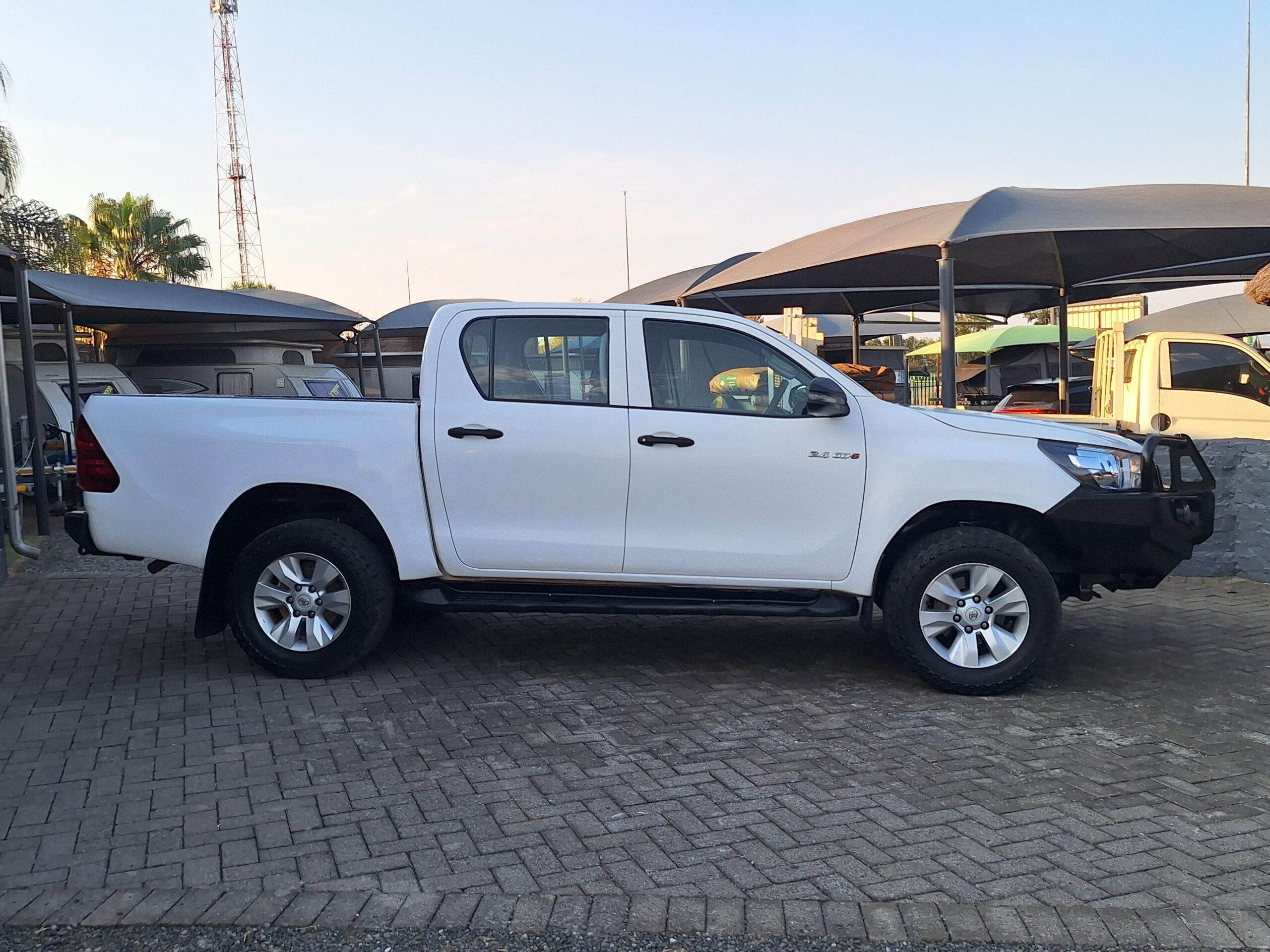 2019 Toyota Hilux 2.4 GD-6 SRX 4x4 Double-Cab M/T - Image 5